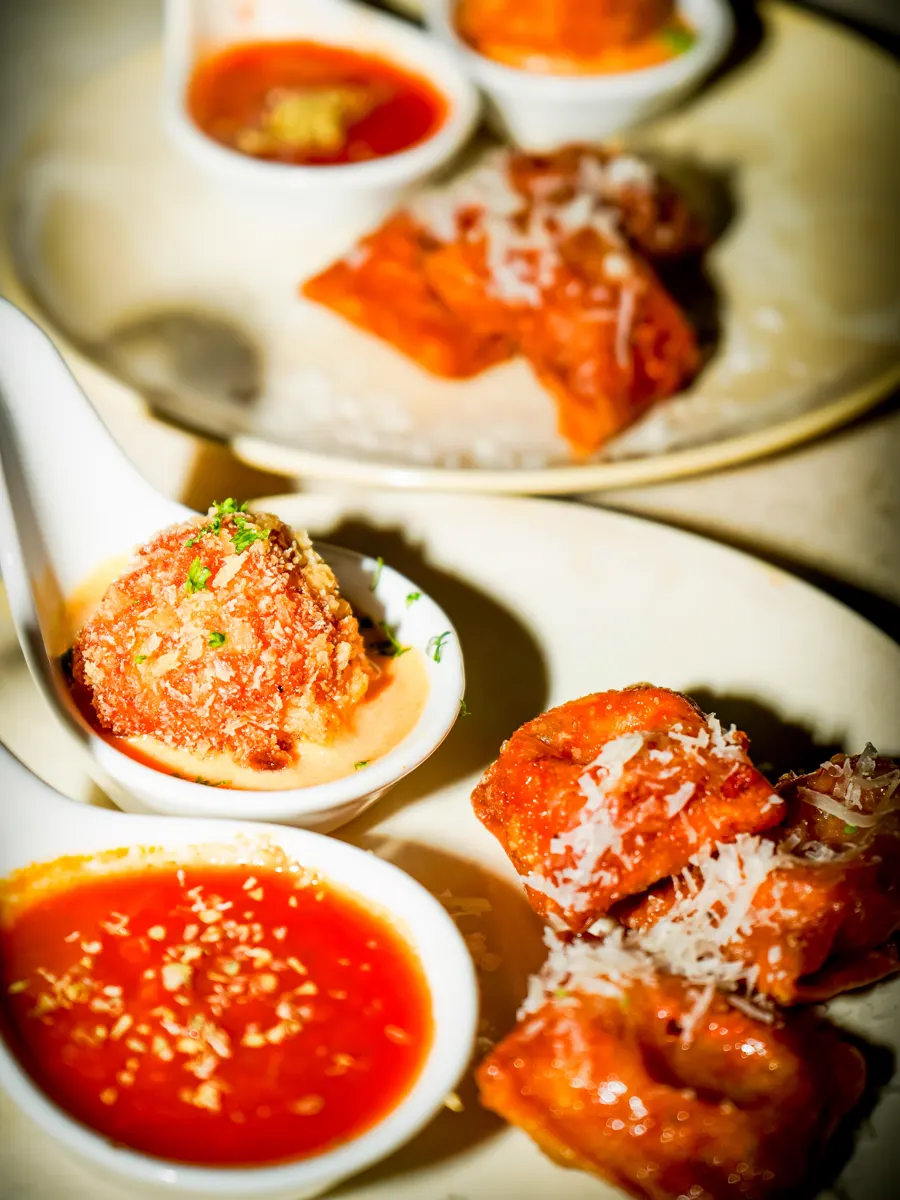Crispy bites with sauces, TAROT kitchen